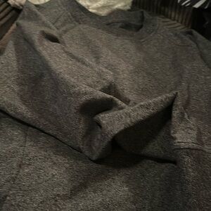 Crew neck Heathered grey with pockets
